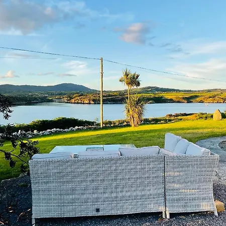 Seafront House With Own Private Pier In Gunpoint, Schull, West Cork 펜션