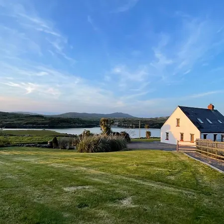 Seafront House With Own Private Pier In Gunpoint, Schull, West Cork 펜션 *