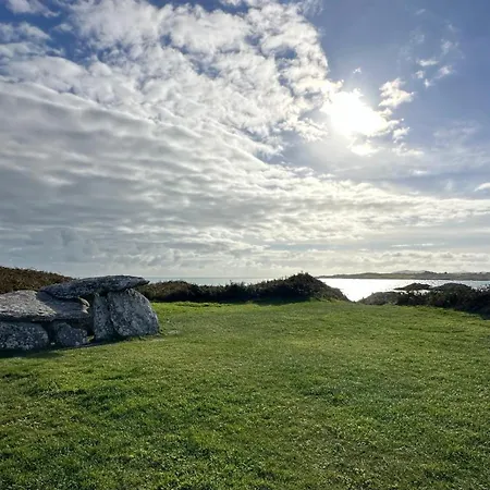 別荘 Seafront House With Own Private Pier In Gunpoint, Schull, West Cork *