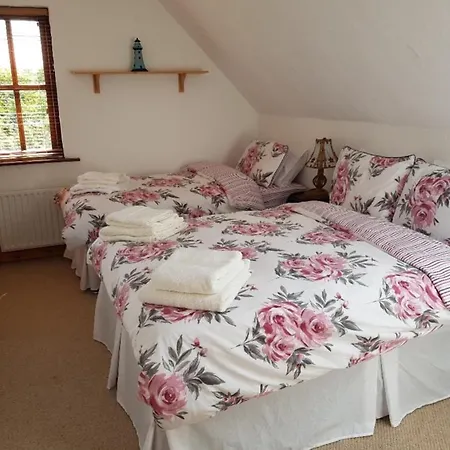 Seafront House With Own Private Pier In Gunpoint, Schull, West Cork Nyaraló