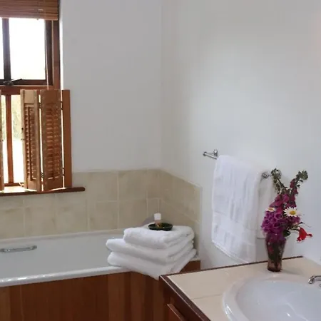 別荘 Seafront House With Own Private Pier In Gunpoint, Schull, West Cork *