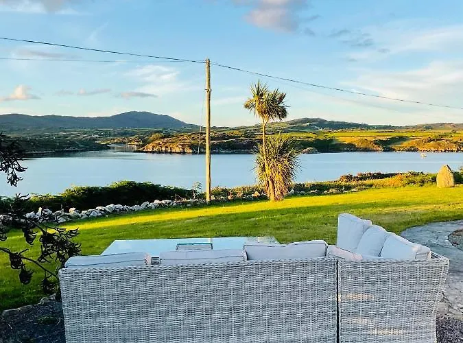 Seafront House With Own Private Pier In Gunpoint, Schull, West Cork Semesterbostad