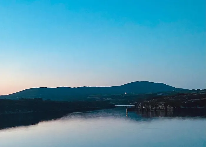 Semesterbostad Seafront House With Own Private Pier In Gunpoint, Schull, West Cork