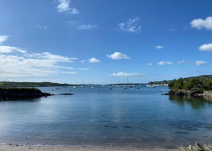 Semesterbostad Seafront House With Own Private Pier In Gunpoint, Schull, West Cork Seafort