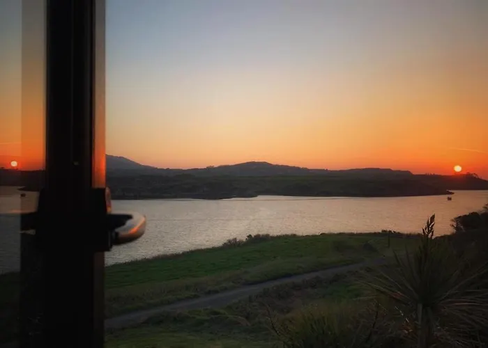 Seafront House With Own Private Pier In Gunpoint, Schull, West Cork Semesterbostad