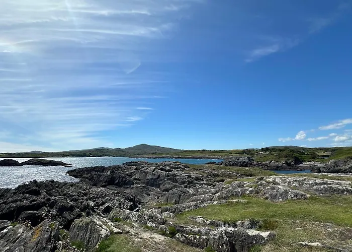 Semesterbostad Seafront House With Own Private Pier In Gunpoint, Schull, West Cork