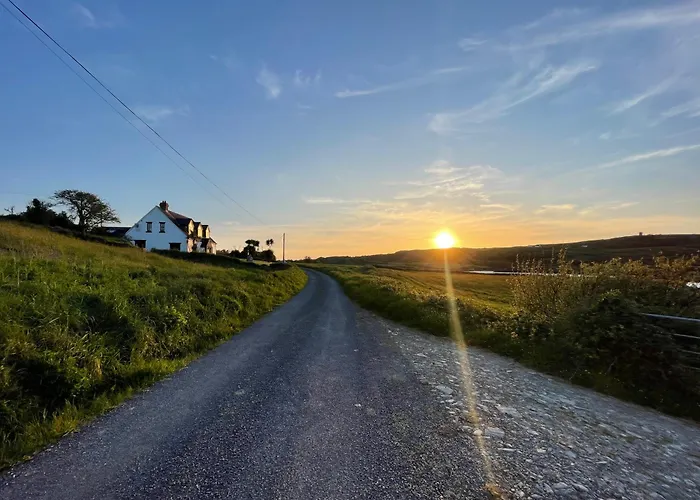Semesterbostad Seafront House With Own Private Pier In Gunpoint, Schull, West Cork Seafort