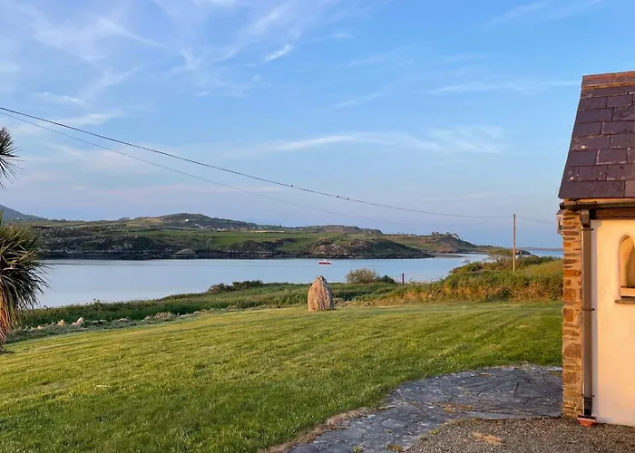 Seafront House With Own Private Pier In Gunpoint, Schull, West Cork Semesterbostad