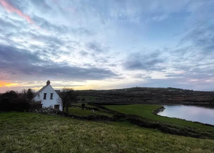 Seafront House With Own Private Pier In Gunpoint, Schull, West Cork Semesterbostad *