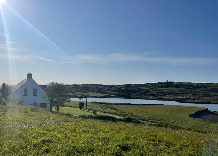 Seafront House With Own Private Pier In Gunpoint, Schull, West Cork Semesterbostad
