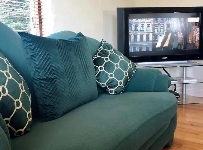 Semesterbostad Seafront House With Own Private Pier In Gunpoint, Schull, West Cork