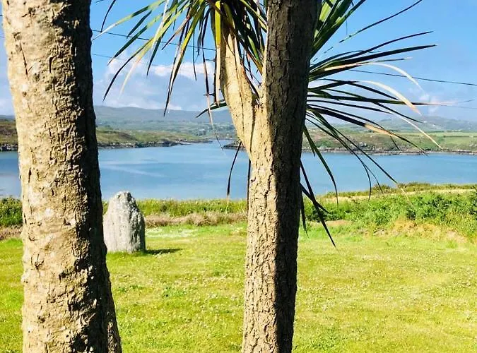 Seafront House With Own Private Pier In Gunpoint, Schull, West Cork Semesterbostad