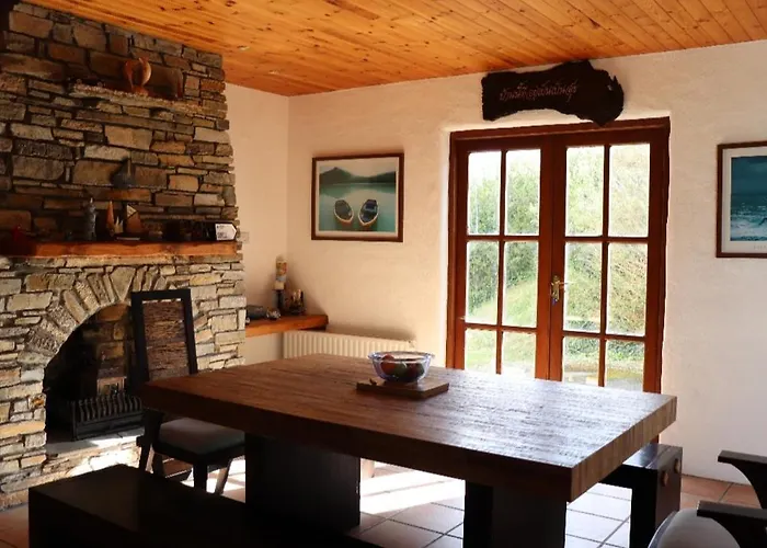 Semesterbostad Seafront House With Own Private Pier In Gunpoint, Schull, West Cork Seafort