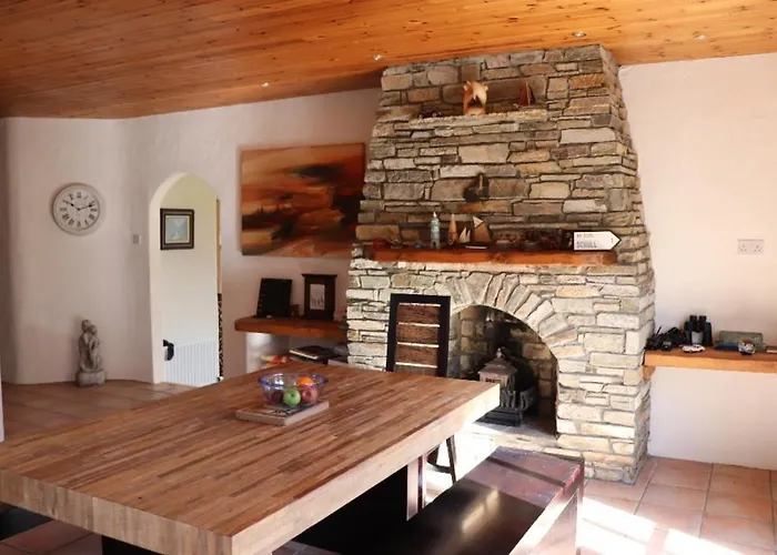 Semesterbostad Seafront House With Own Private Pier In Gunpoint, Schull, West Cork