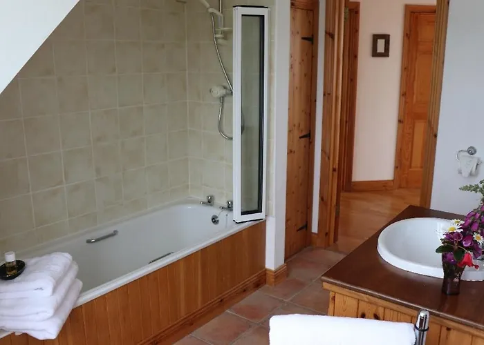 Semesterbostad Seafront House With Own Private Pier In Gunpoint, Schull, West Cork Seafort