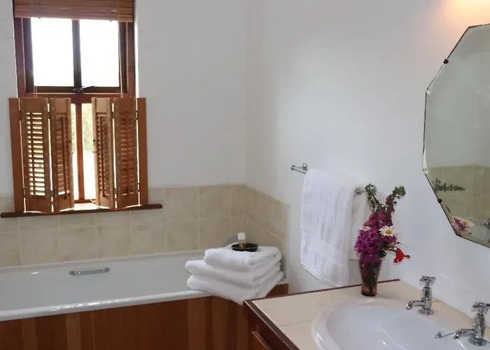 Semesterbostad Seafront House With Own Private Pier In Gunpoint, Schull, West Cork *